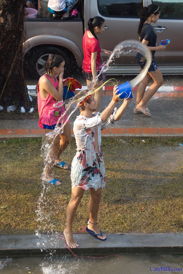 ChiangmaiSongkran2_050.jpg