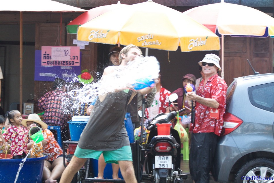 Chiangmai_Songkran_151.jpg