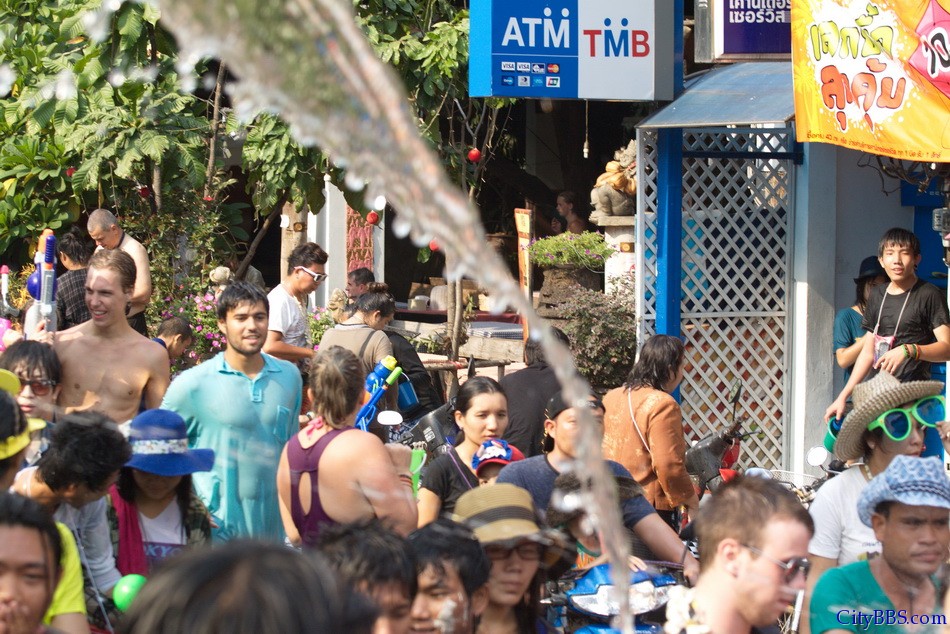 Chiangmai_Songkran_361.jpg
