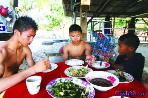 泰国小拳手：饥饿比伤亡更可怕