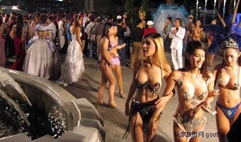 泰国红灯区的夜生活 豪放泰妹不喜聊天就爱开房