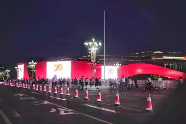 天安门长安街张灯结彩 北京盛装迎70年大庆