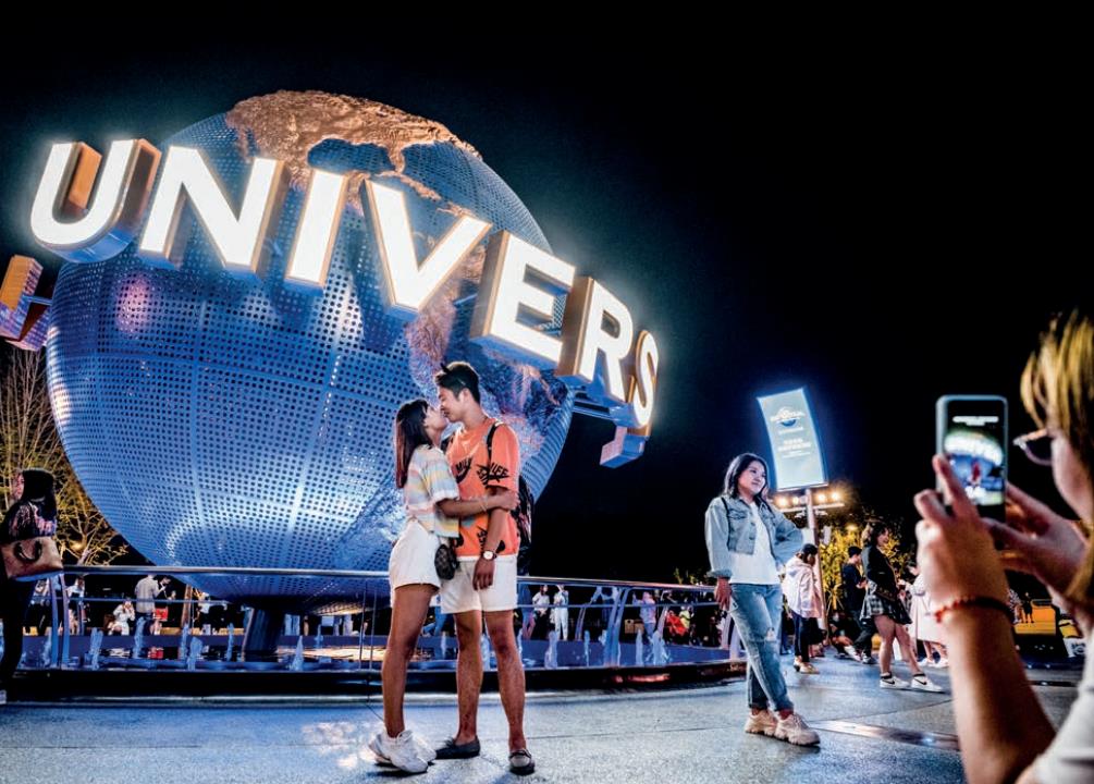 环球度假区的标志性景观成了打卡地之一