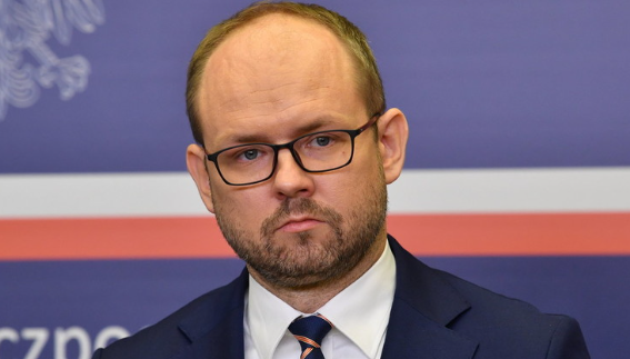 波兰总统办公室一名官员在接受英国《金融时报》采访时表示，波兰或将要求作为苏联继承国的俄罗斯赔偿二战损 ...