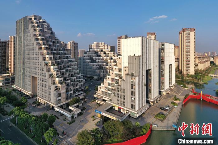 昆山花桥“网红”建筑，自下而上向内缩进的新颖设计，看起来就像搭起来的乐高积木 ...