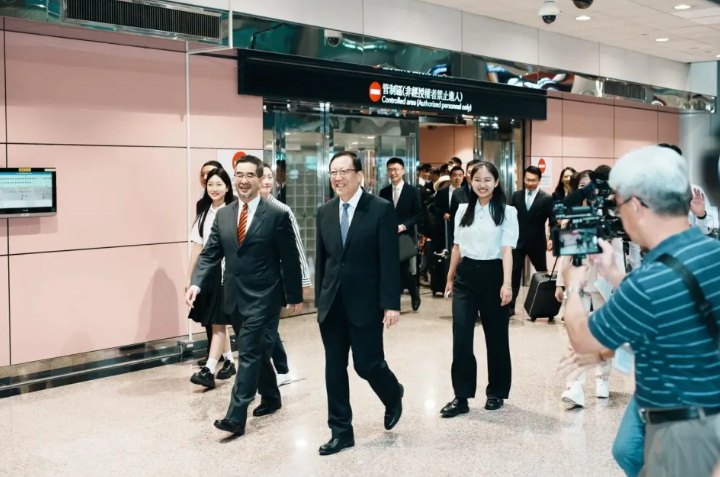 来自5所大陆高校的37名师生15日抵达台湾，开启为期9天的访台之旅