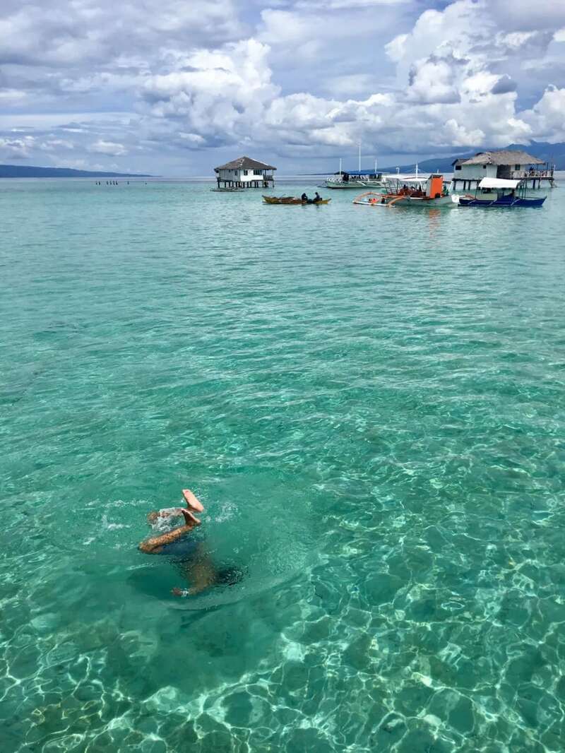 巴蛤蜊宝宝旅居的菲律宾小岛，海水清澈