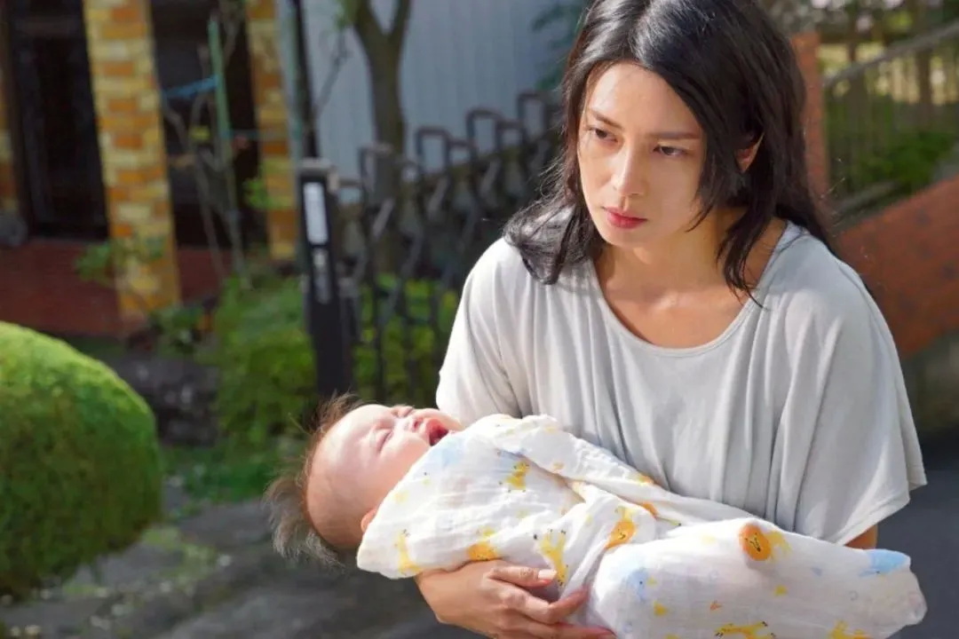 《坡道上的家》讲述女性因育儿，在家庭和社会上遭受极大不公