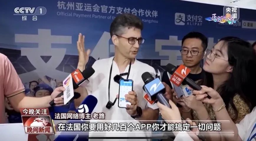 一些久居中国的老外洋装虽然穿在身，但其实内心已经找到了归宿