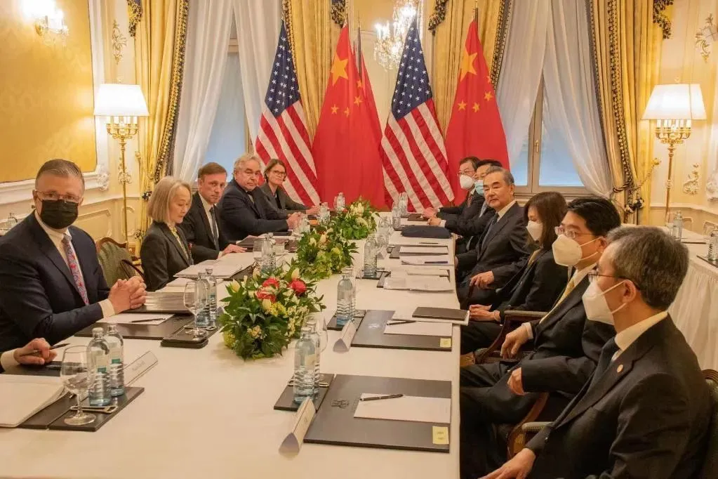 王毅同美国总统国家安全事务助理苏利文在奥地利维也纳举行会晤