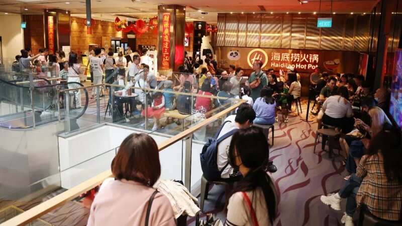 火锅餐馆海底捞迎来中国旅客围炉