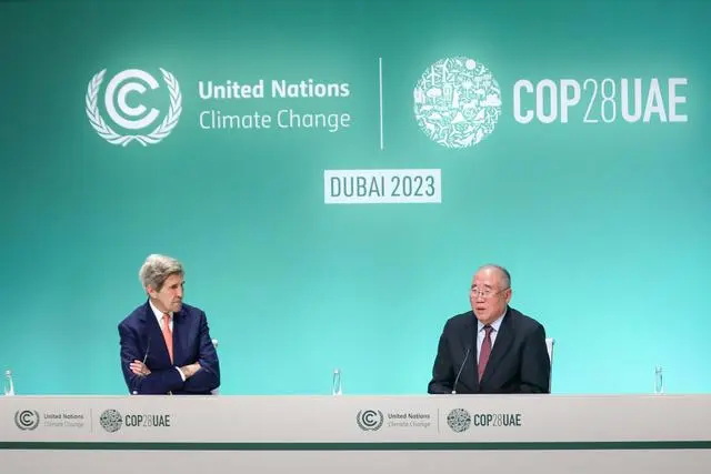美国总统气候问题特使约翰·克里和中国气候变化事务特使解振华