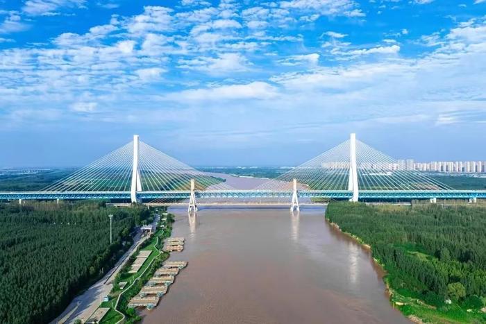建设中的济南黄河大桥