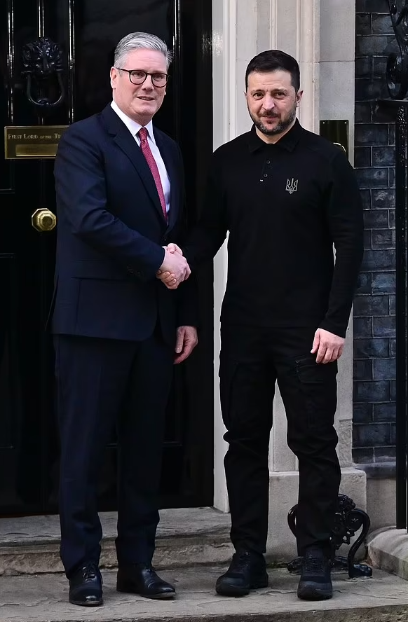 英国首相会见泽连斯基