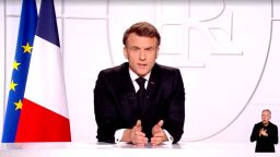 法国总统埃马纽埃尔·马克龙在法国巴黎向全国发表讲话