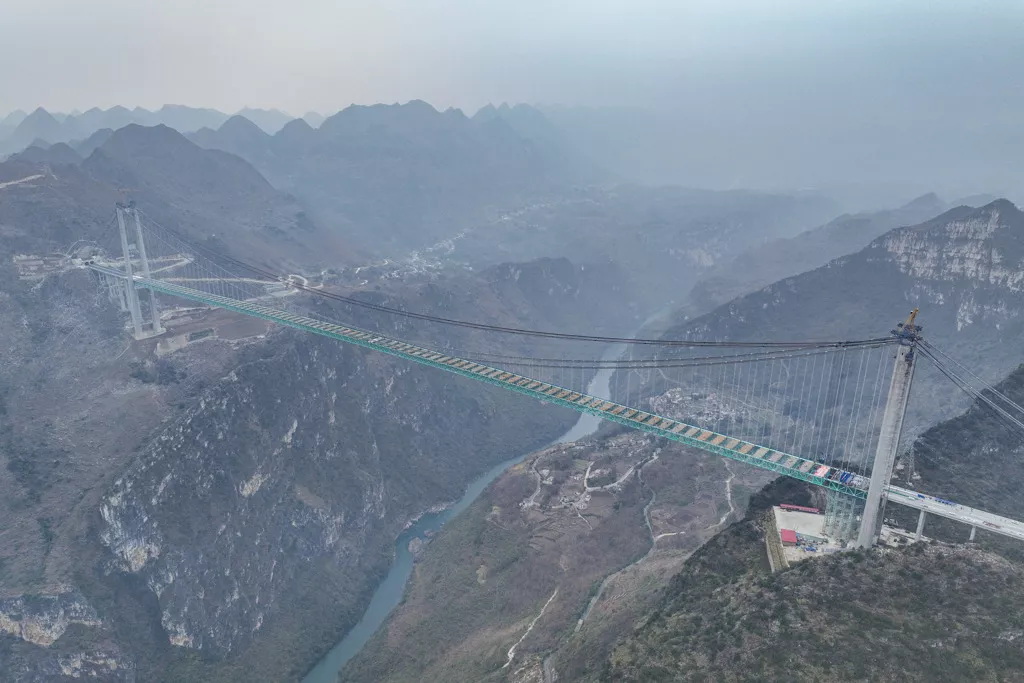 花江峡谷大桥完工后，将成为新的世界第一高桥