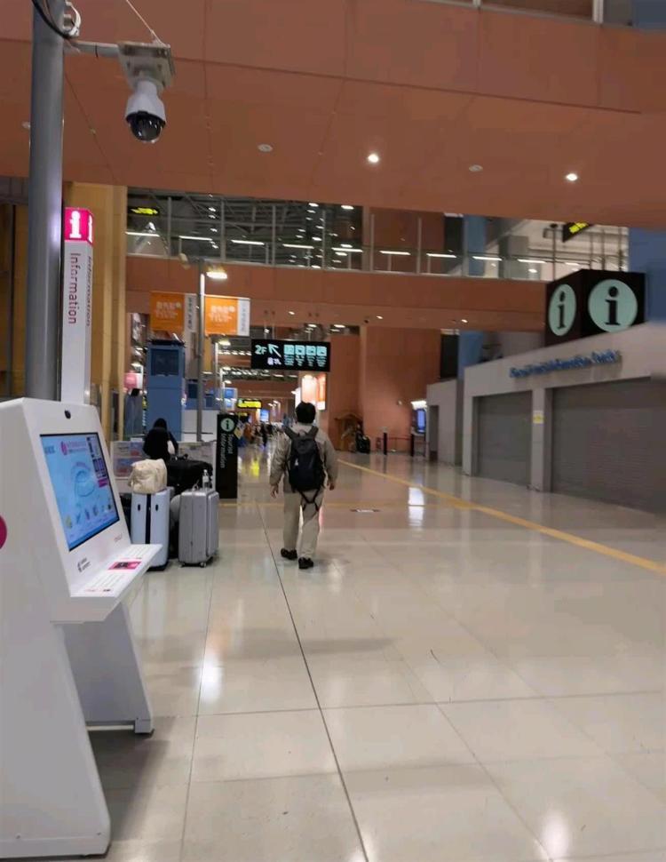 在日本的中国网友表示，可以明显感受到近期来日本旅游的中国人变少了
