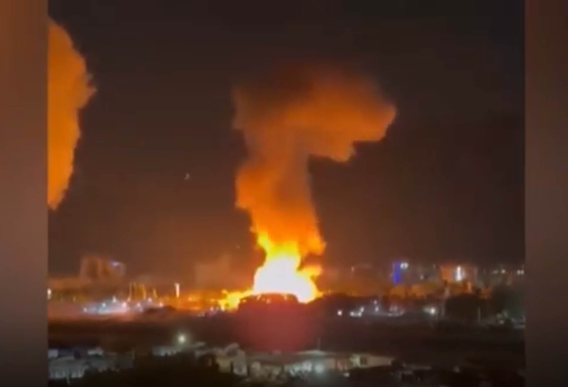 2026年1月3日凌晨，委内瑞拉首都加拉加斯发生多次爆炸，现场升起一股浓烟