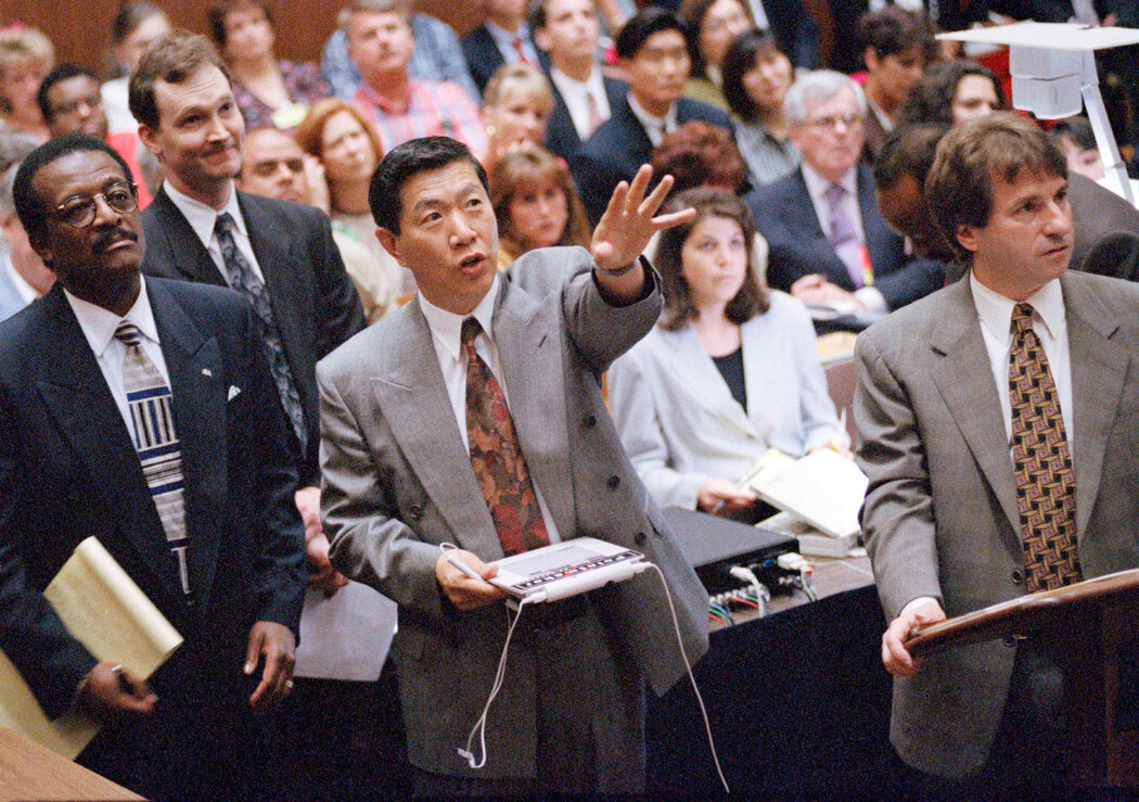 1995年辛普森案审判中，李昌钰为辩方出庭作证